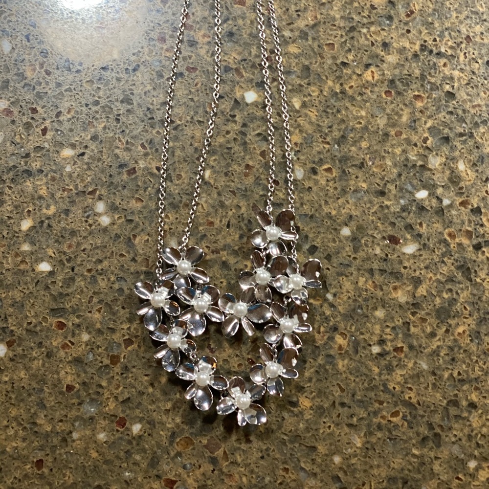 Banana Republic silver pearl statement necklace